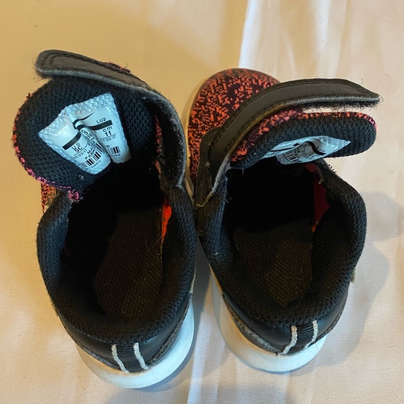 Nike Pink & Black baby tennis shoes Size 5C - Picture 6 of 6